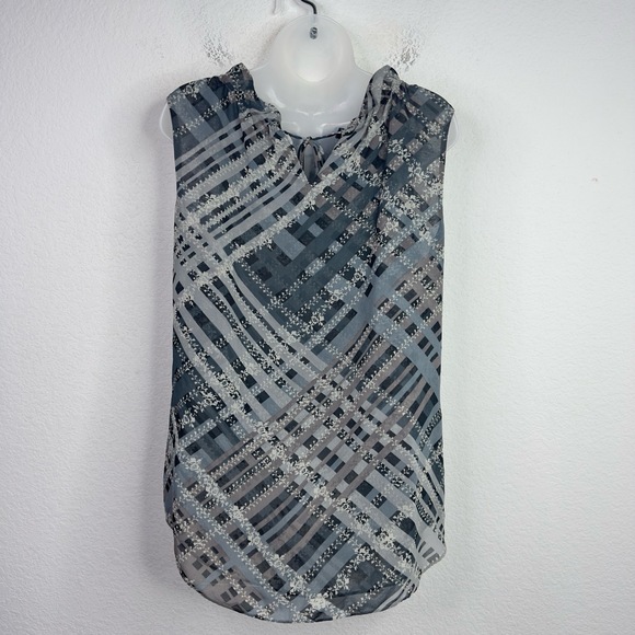 Cabi Shirt Womens M Gray Abstract Geometric Ruffle Neck Keyhole‎ Career Office - Picture 2 of 7